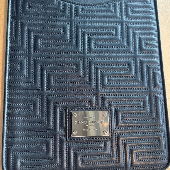 Gianni Versace Couture Leather iPad Case - Picture 4 of 4